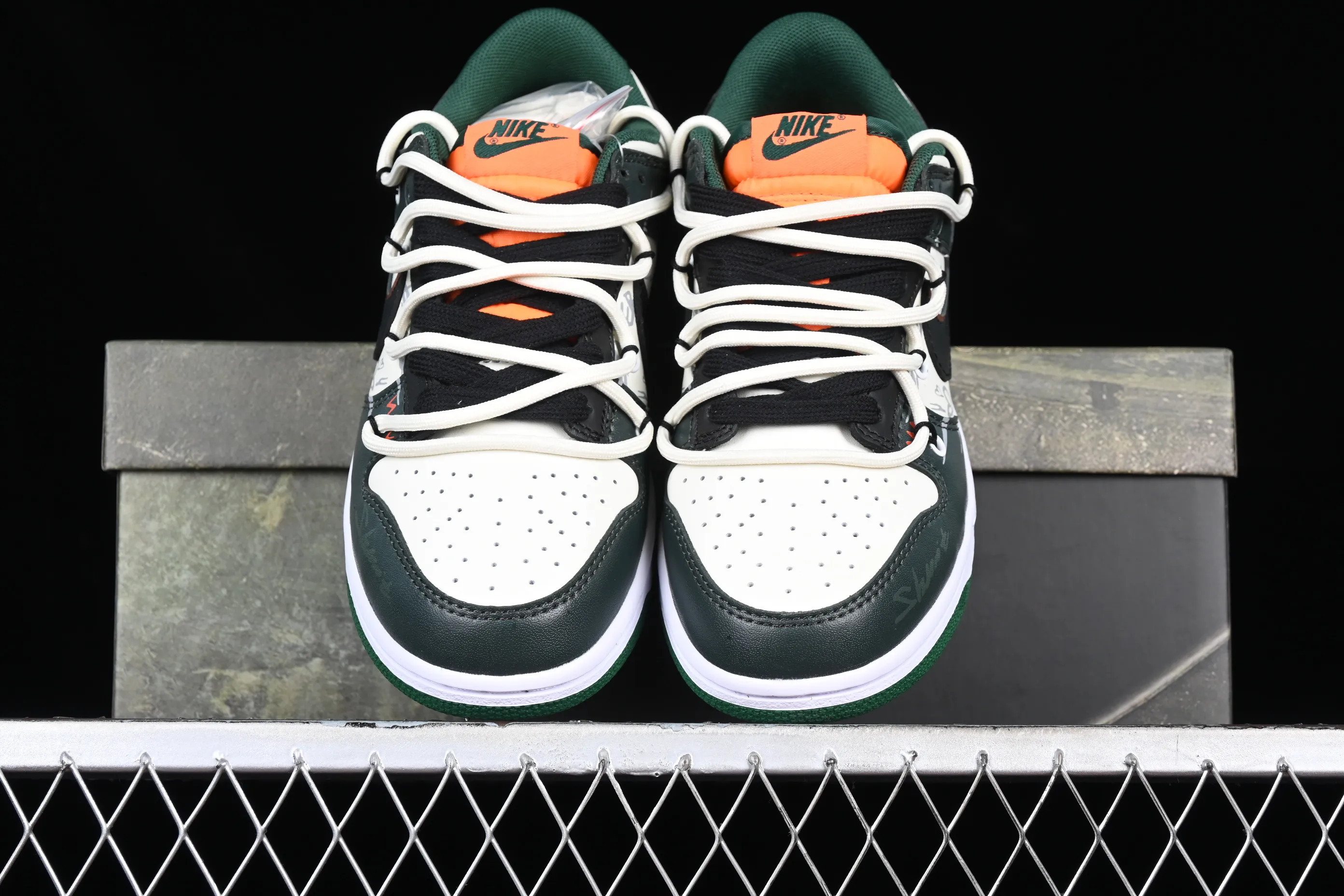 All Categories Nk SB Dunk Series Nk SB Dunk Low Low-top Sneakers Nk Dunk Low Panda Prank Slide Track Crack Skater SB Strap Low-top Casual Sneakers DD1391-300